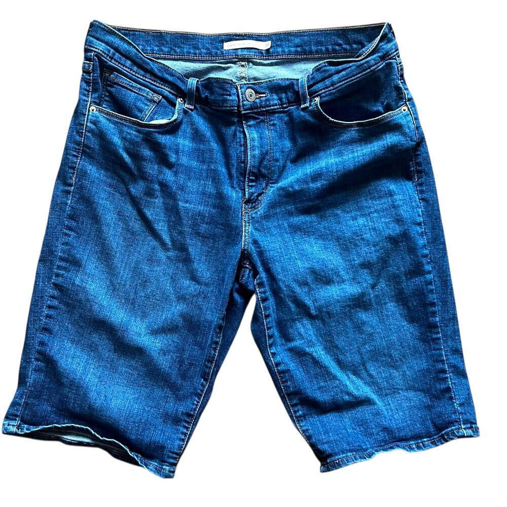 Levi’s Women’s Classic Bermuda Shorts Medium Dark Wash Size 32